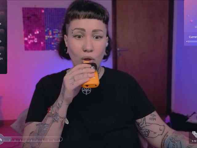 DakotaCandy webcam
