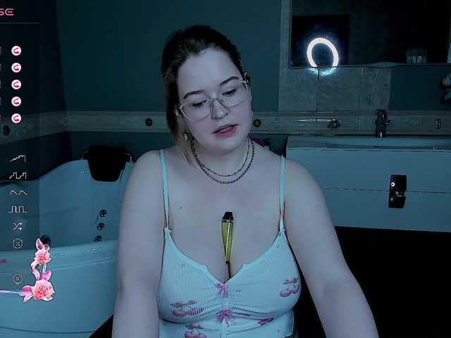 HelenHartt's BongaCams show and profile