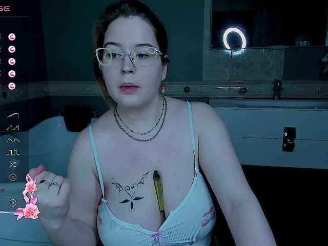 HelenHartt's BongaCams show and profile