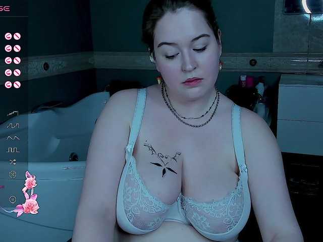 HelenHartt's BongaCams show and profile