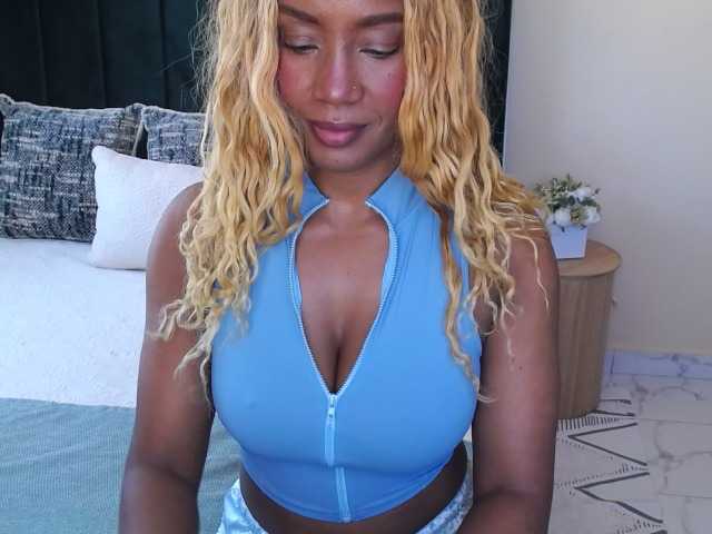 Ladyhoneyhotpot live cam on BongaCams