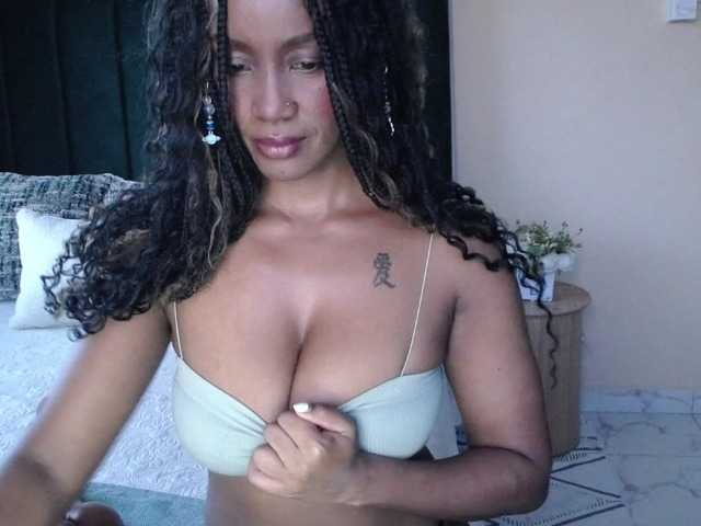 Ladyhoneyhotpot live cam on BongaCams