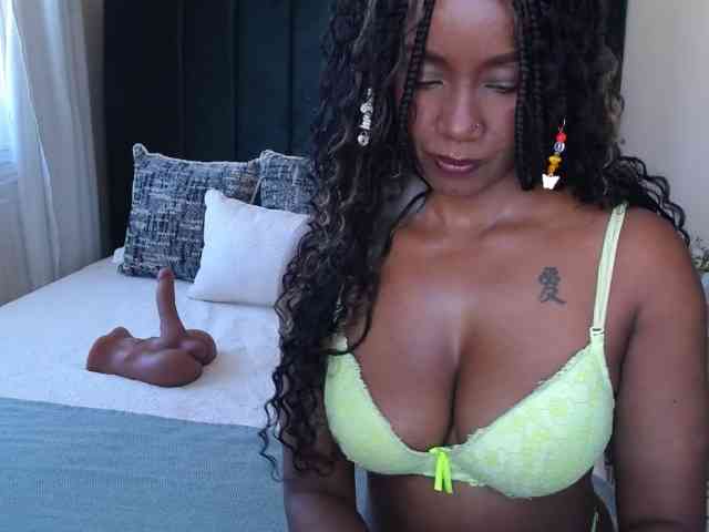 Saharangoddess webcam