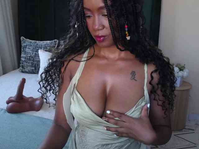 Saharangoddess webcam