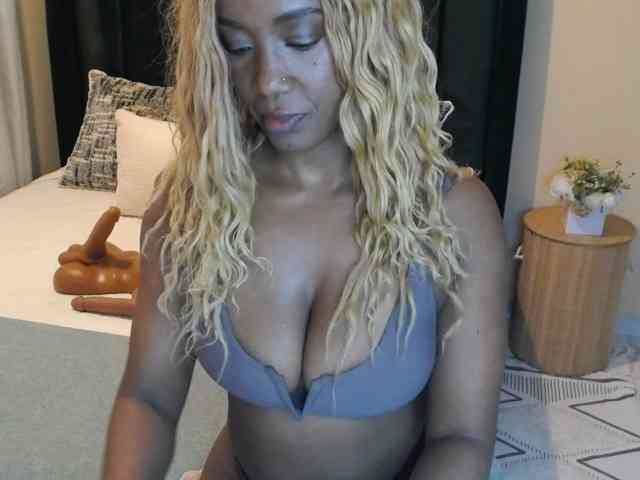 Saharangoddess webcam