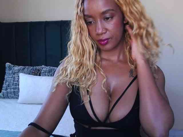 Saharangoddess webcam