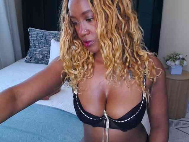 Saharangoddess webcam