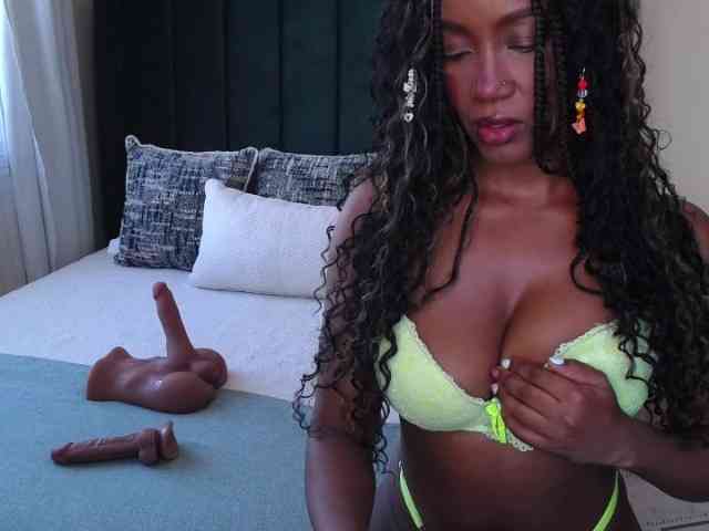 Saharangoddess webcam