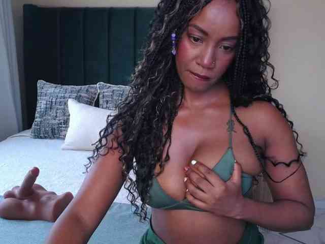 Saharangoddess webcam