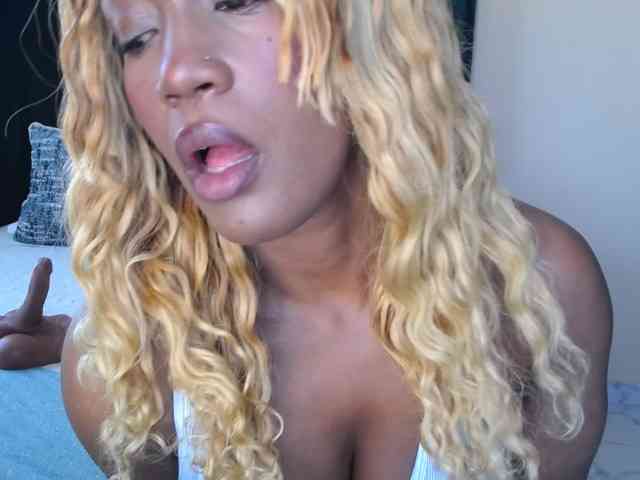 Saharangoddess webcam