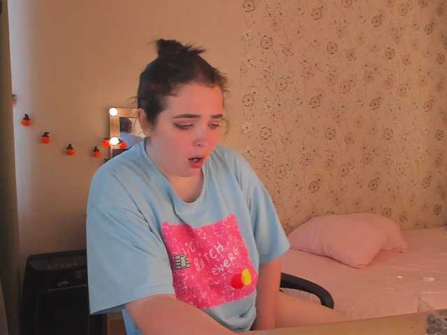 Alicenextdoor live webcam show