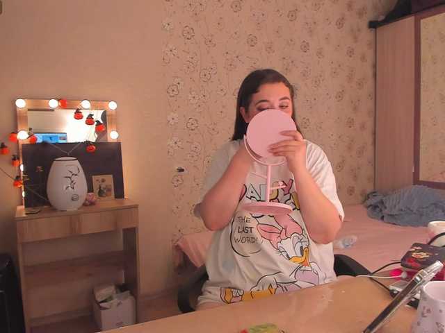 Alicenextdoor live webcam show