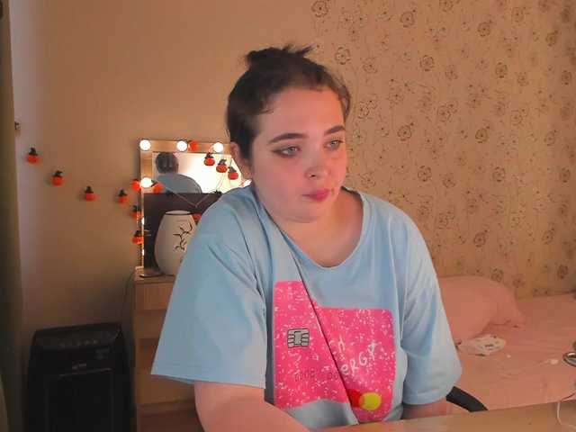 Alicenextdoor live webcam show