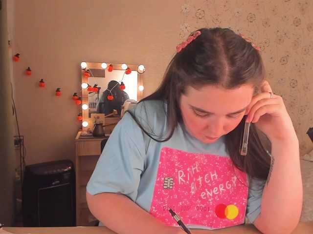 Alicenextdoor live cam