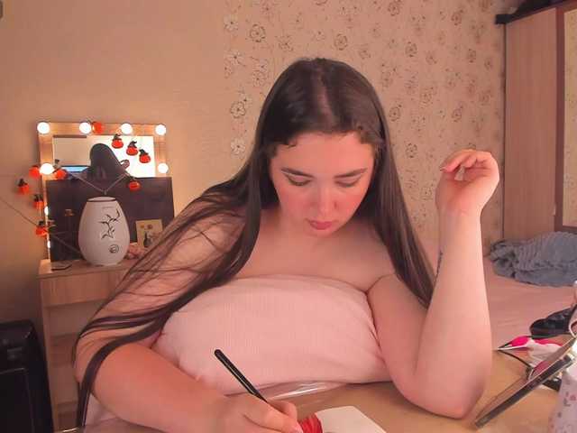 Alicenextdoor live webcam show