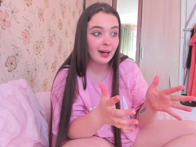 Alicenextdoor live cam on BongaCams