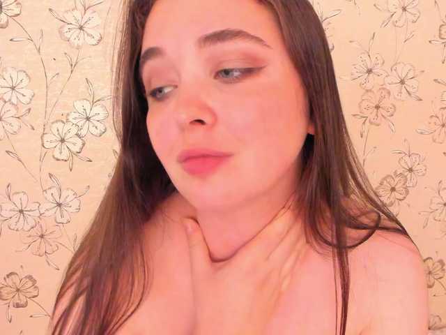 Alicenextdoor live webcam show
