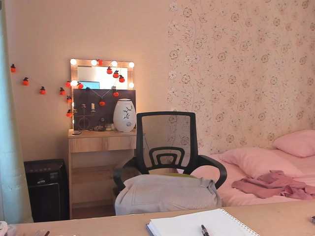 Alicenextdoor live webcam show