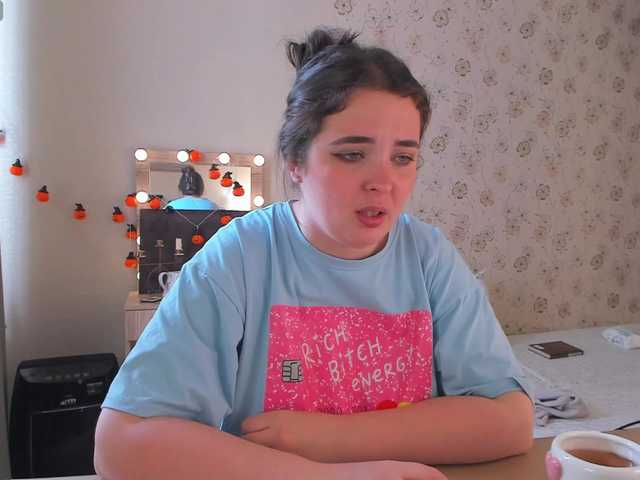Alicenextdoor live webcam show