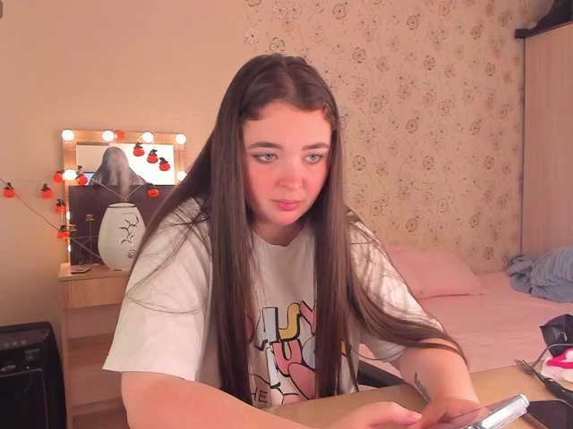 Alicenextdoor live webcam show