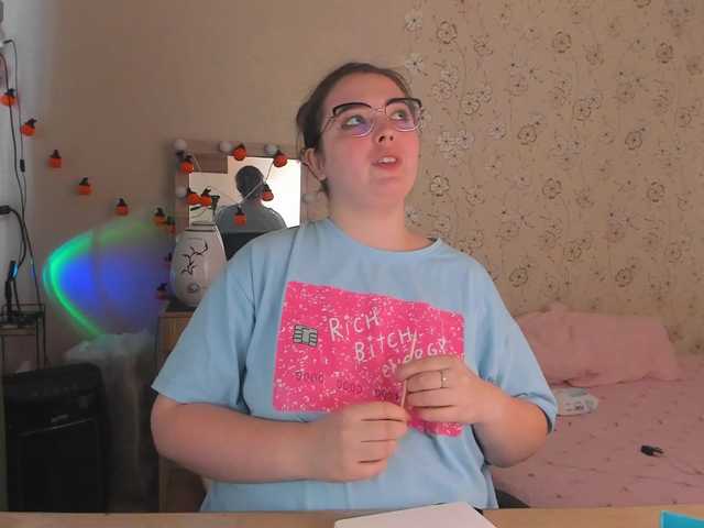 Alicenextdoor live cam on BongaCams