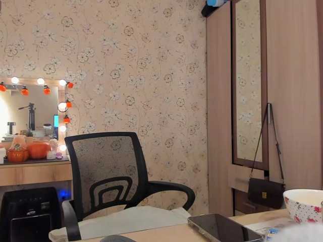 Alicenextdoor live cam