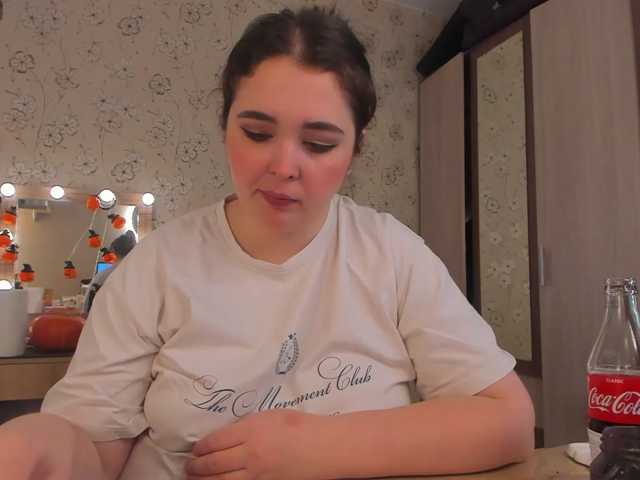 le modèle Alicenextdoor est en webcam porno dans un show sur le site bongacams, il possède les tags suivants: White/Caucasian,Brunette,Shaved