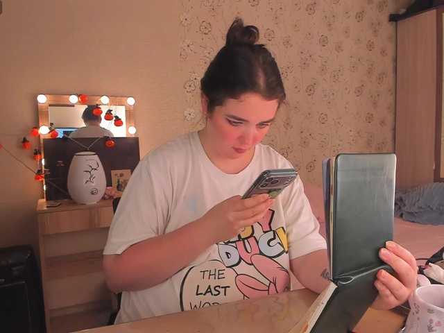 Alicenextdoor live webcam show