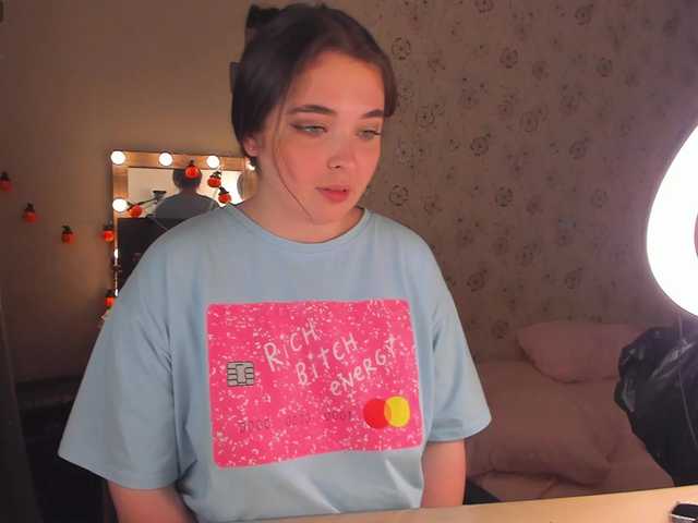 Alicenextdoor live cam on