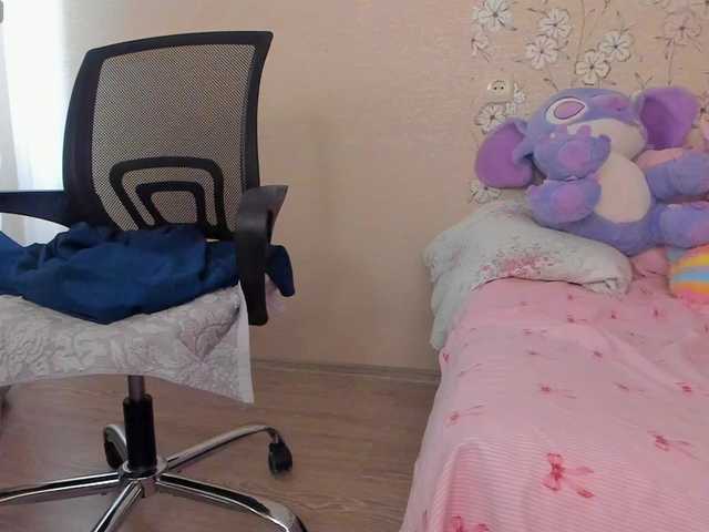 Alicenextdoor's BongaCams show and profile