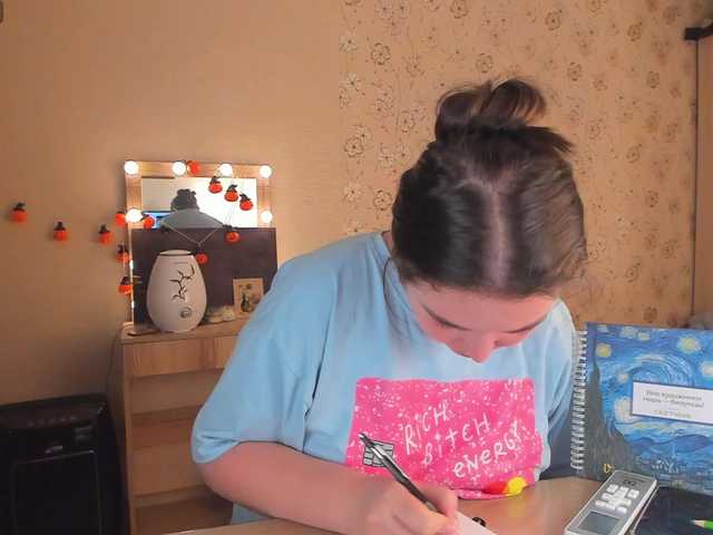 Alicenextdoor live webcam show