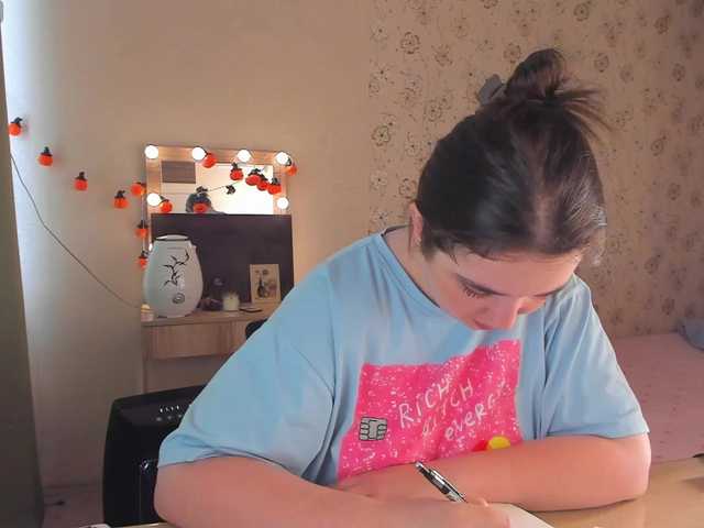 Alicenextdoor live cam on BongaCams
