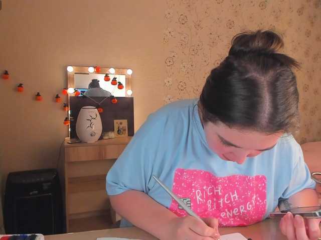 Alicenextdoor live webcam show
