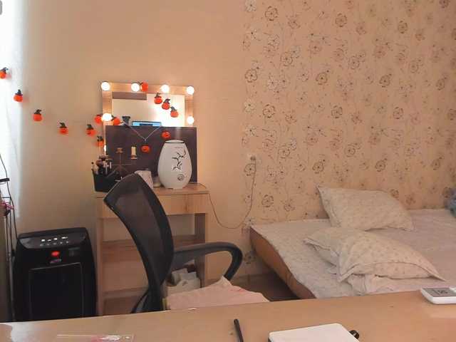 Alicenextdoor live webcam show