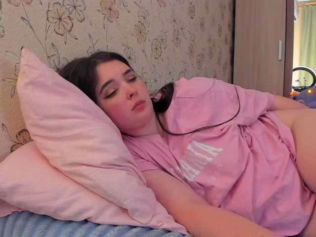 Alicenextdoor's BongaCams show and profile