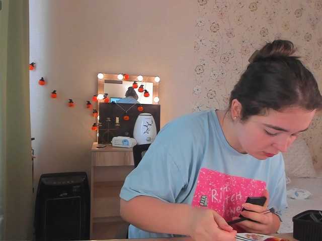 Alicenextdoor live webcam show