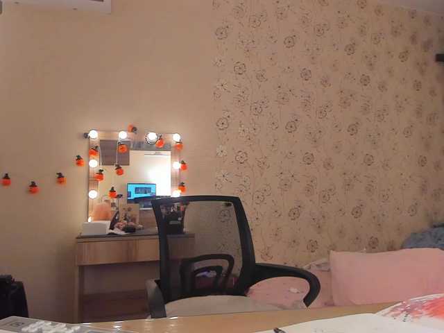 Alicenextdoor live cam preview