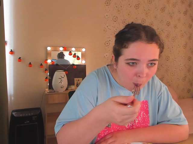 Alicenextdoor live webcam show