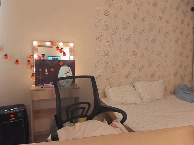 Alicenextdoor live webcam show