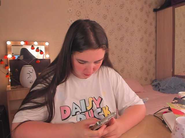 Alicenextdoor live webcam show