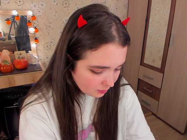 Alicenextdoor live cam