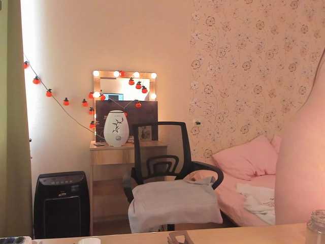 Alicenextdoor live webcam show
