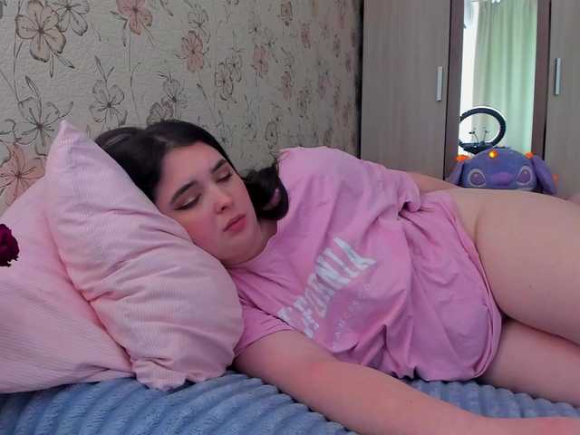 Alicenextdoor's BongaCams show and profile