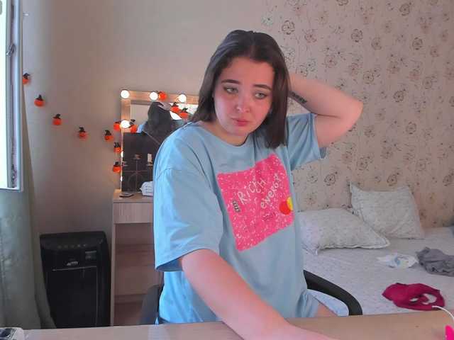 Alicenextdoor live webcam show