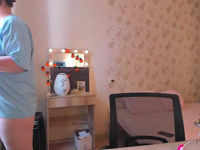 Alicenextdoor live webcam show