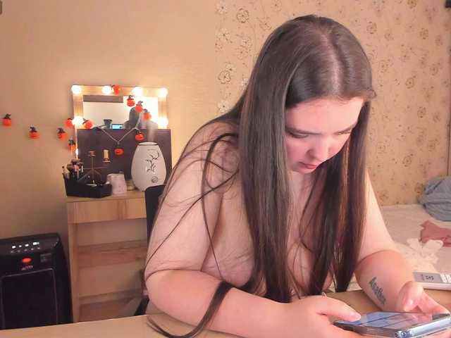 Alicenextdoor live cam