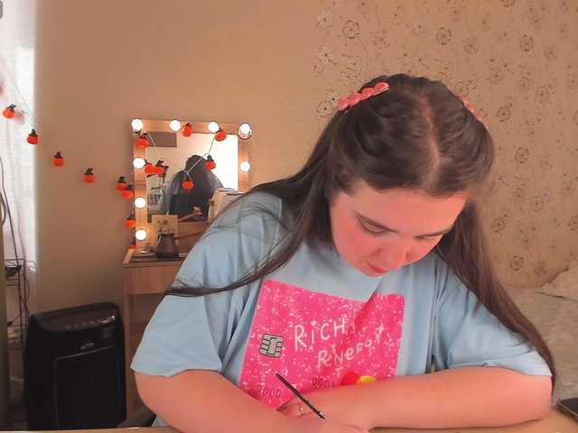 Alicenextdoor live cam on BongaCams