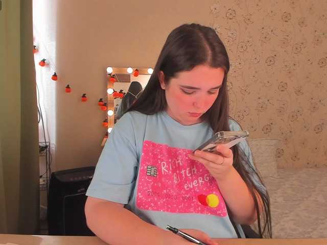 Alicenextdoor live cam on BongaCams
