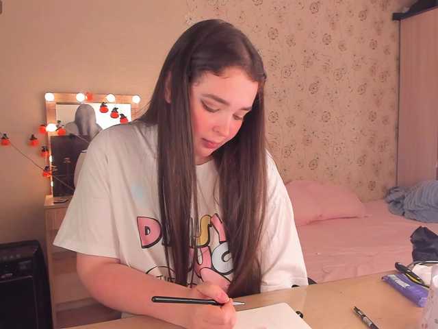 Alicenextdoor live webcam show