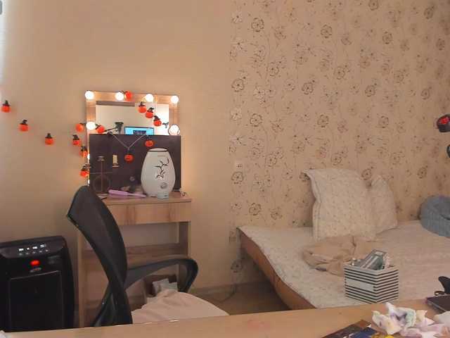 Alicenextdoor live webcam show